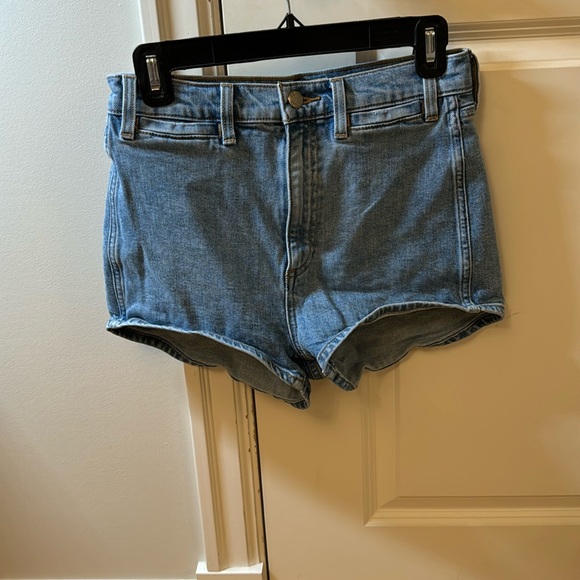 Denim Forum: The Lola Clean Cheeky Short, size 28, Blue - Picture 1 of 3
